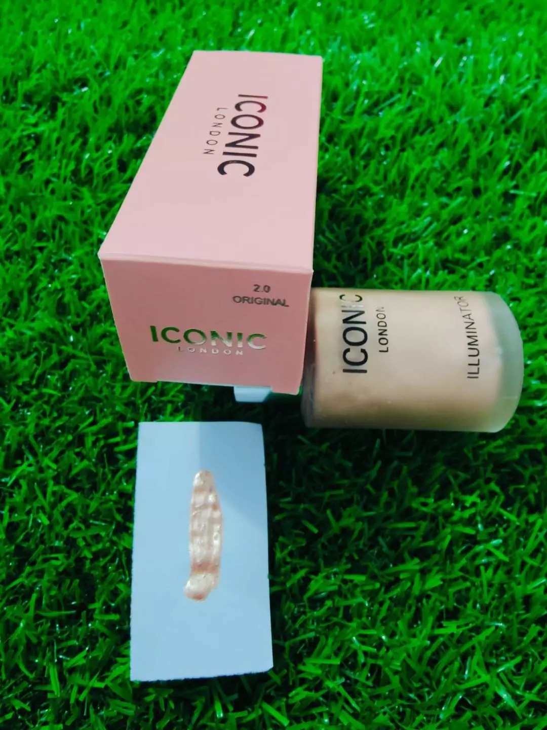 ICONIC ILLUMINATOR SHINE LIQUID HIGHLIGHTER - Image 2