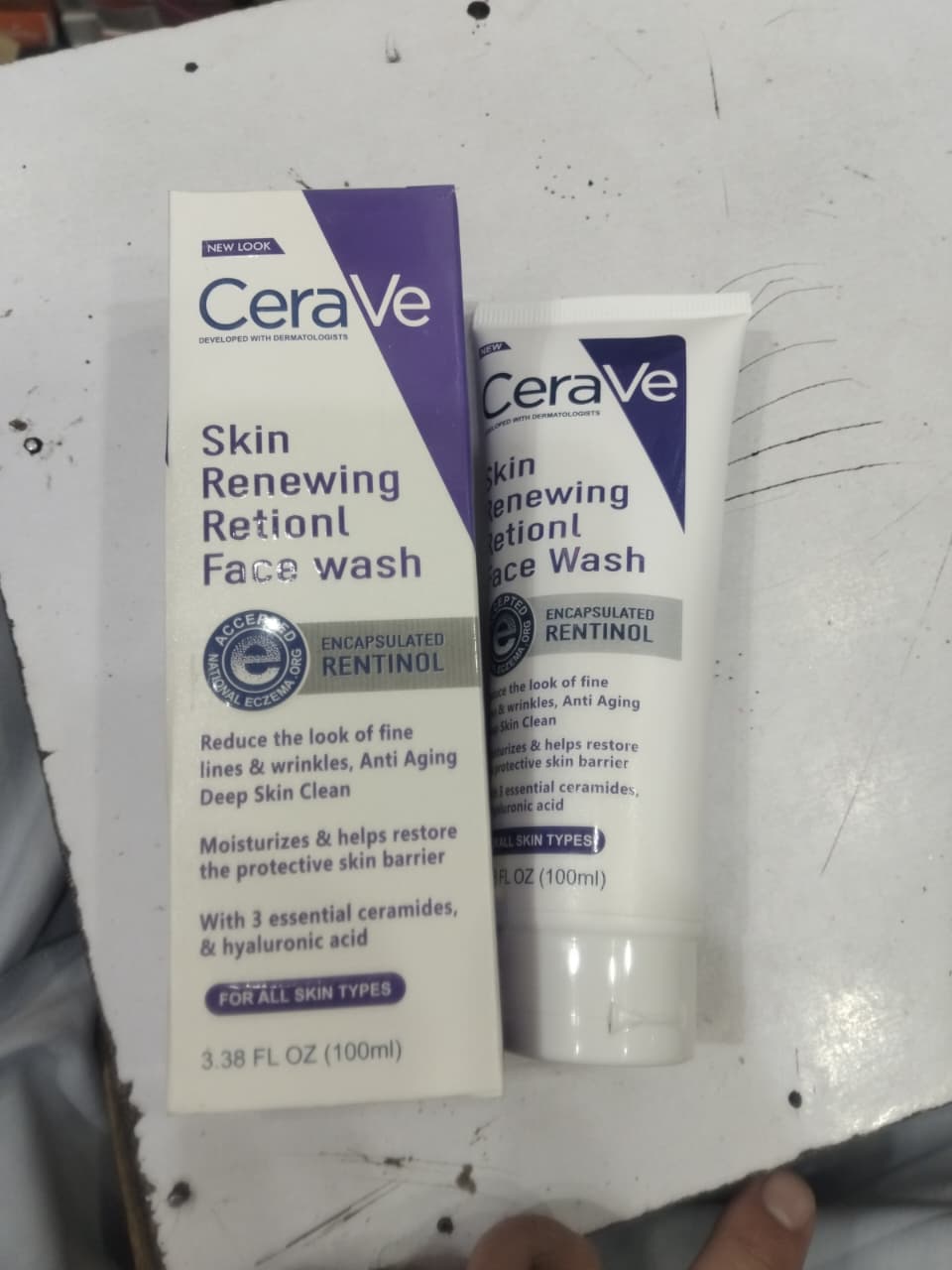Renewing Retinol Face Wash – Anti-Aging Cleanser - Image 4